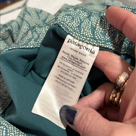 Patagonia Fleetwith Skort in Teal Print size XS - Picture 9 of 16